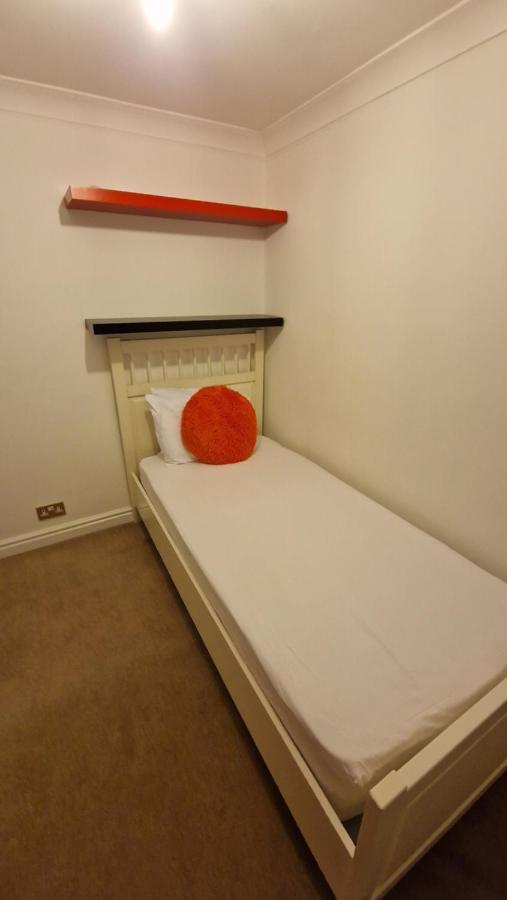 Comfort Sleep - Rooms With Shared Facilities Windsor Zewnętrze zdjęcie