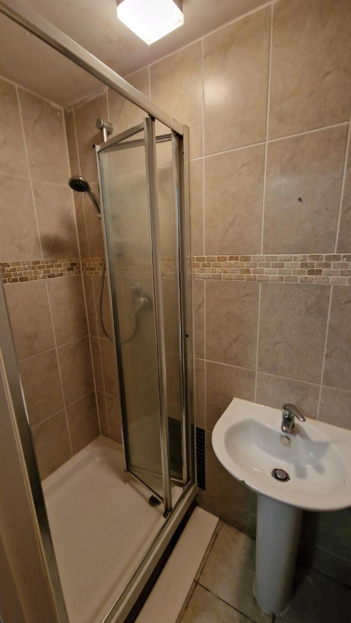 Comfort Sleep - Rooms With Shared Facilities Windsor Zewnętrze zdjęcie